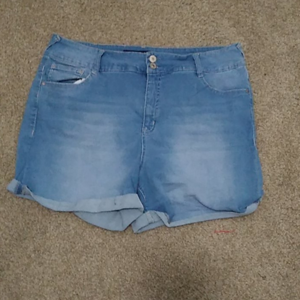 Jean shorts ONLY AVAILABLE TIL THE 20TH